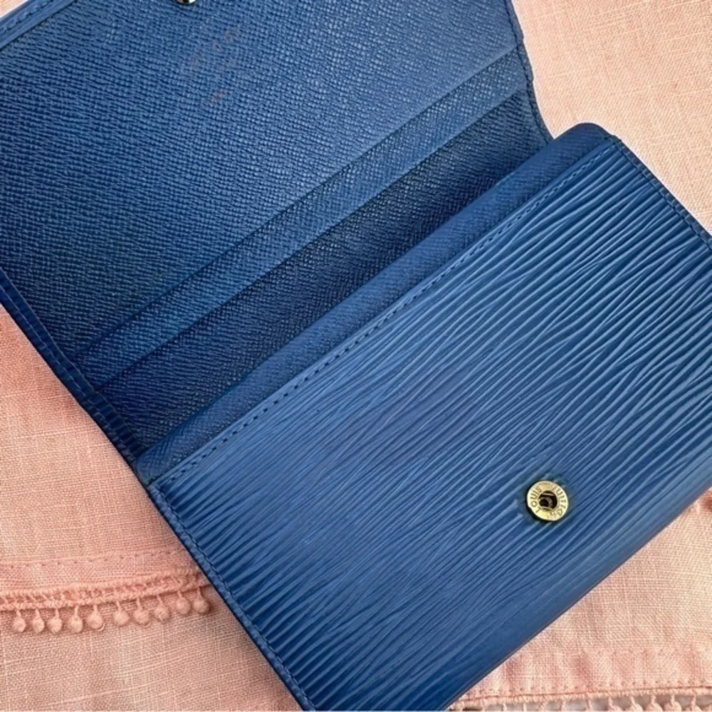 AUTHENTIC Louis Vuitton Epi Porte Monnaie Billets Tresor Wallet. Toledo Blue - Picture 7 of 16